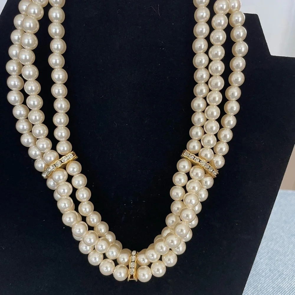 Elegant Faux Pearl Necklace/Choker with Gold tone Accents